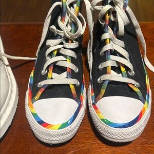Pride converse